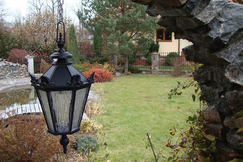 Lámpara colgante Schinkel SMALL – lámpara de hierro fundido, altura 49 cm, cabezal pequeño, negro, iluminación exterior
