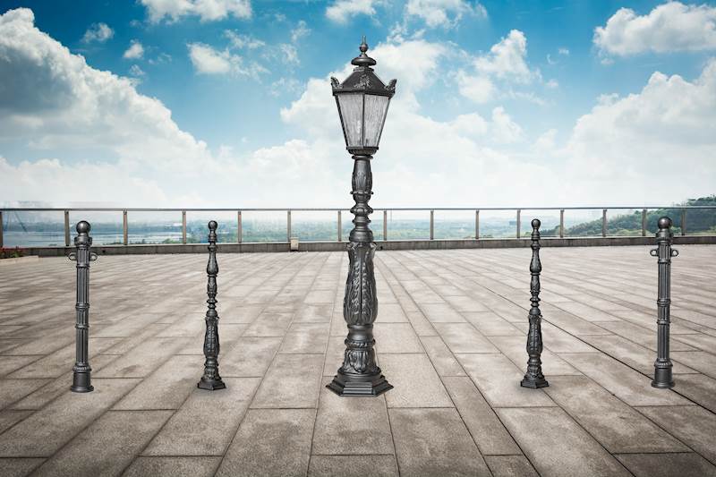 Farola clásica IV PEQUEÑA: farola de hierro fundido, altura 123 cm, pantalla pequeña (5 lados), color negro, iluminación exterior.
