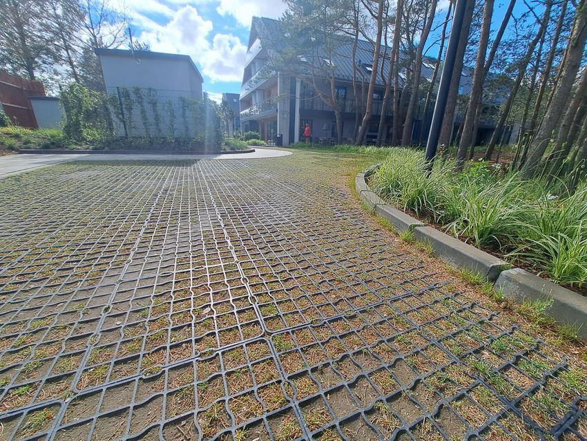 Eco R50 Pro - Set 42m2 césped rejilla pavimento losa césped panal suelo panal 650 toneladas/m2 accesible para camiones